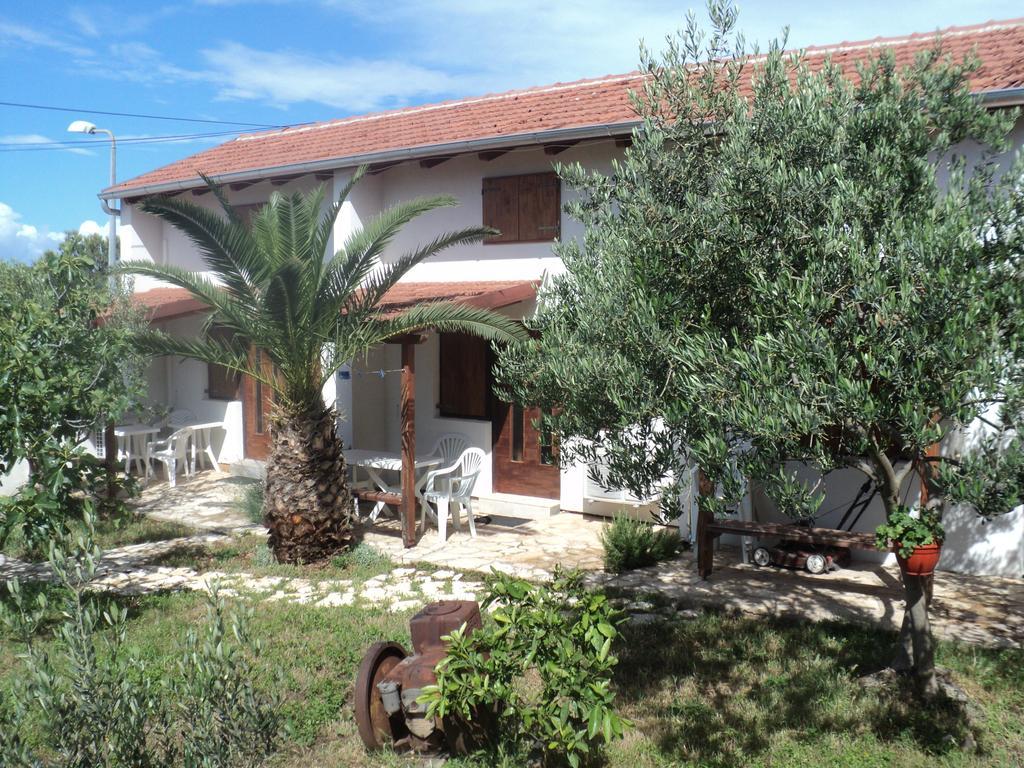 Apartments Jaram Brodarica  Rum bild