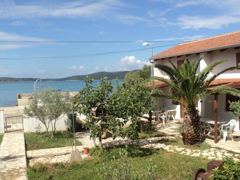 Apartments Jaram Brodarica  Rum bild